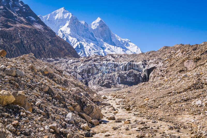 तेजी पर है ग्लेशियरों के पिघलने की रफ़्तार  